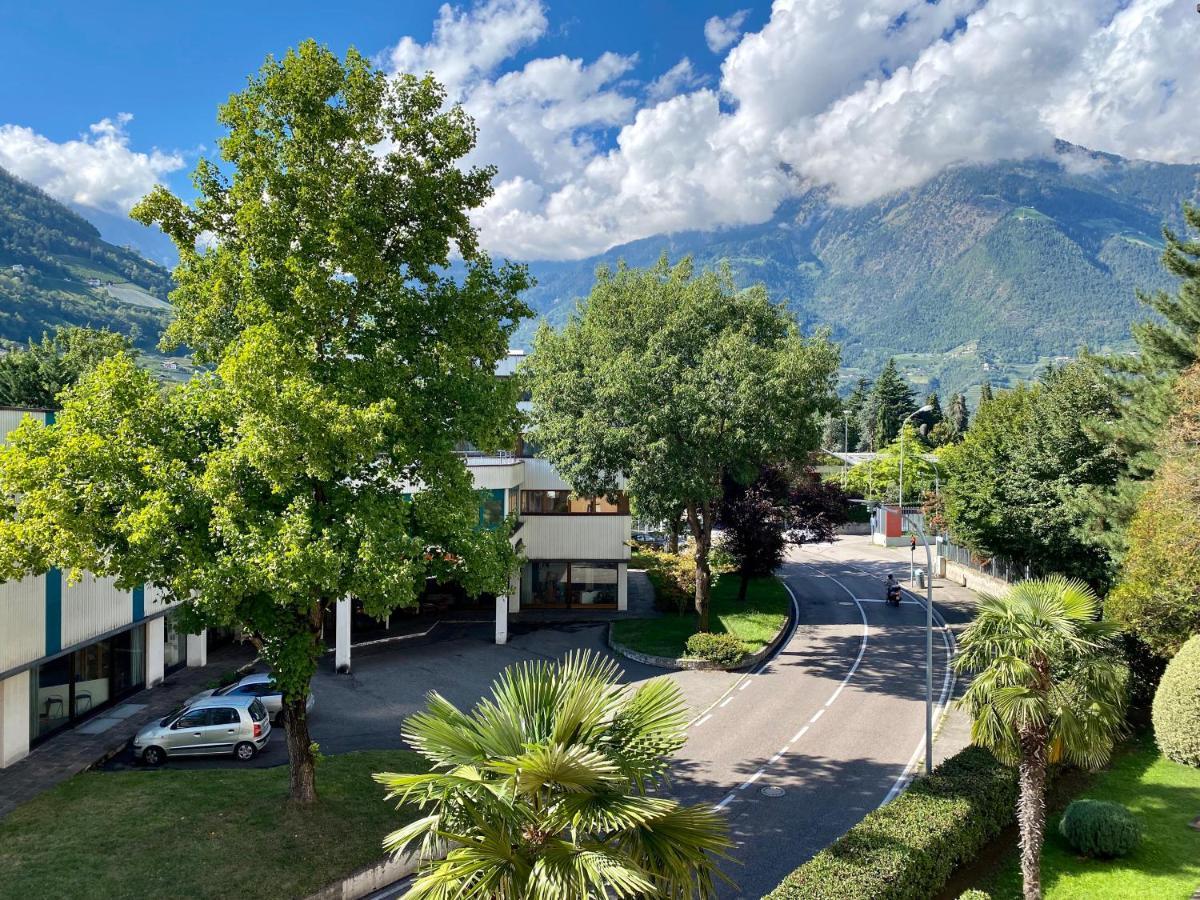 Bright Studio Apartment With Free Private Parking Merano Extérieur photo